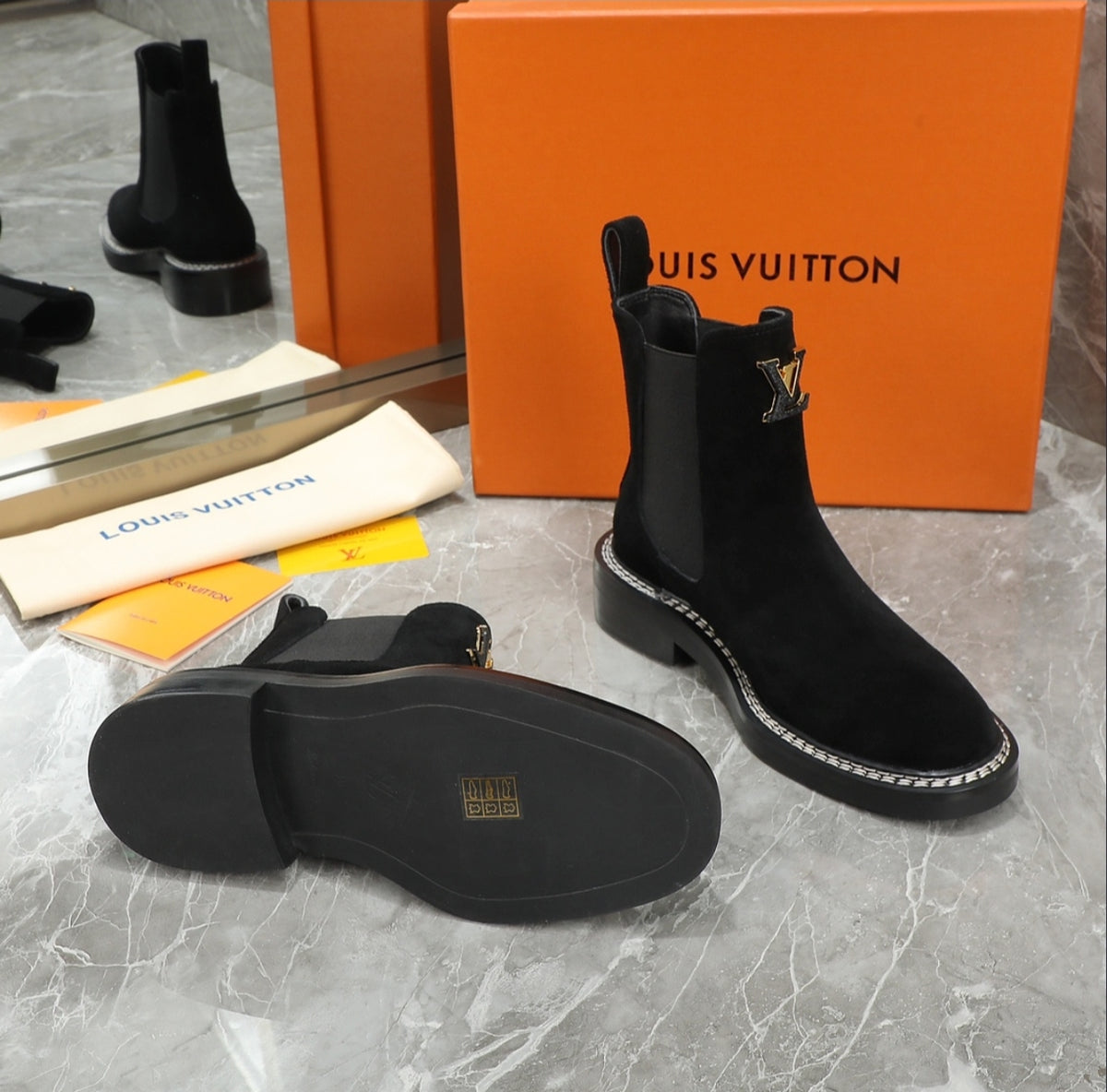 LOUIS VUITTON LV CHELSEA BOOTS – BLACK