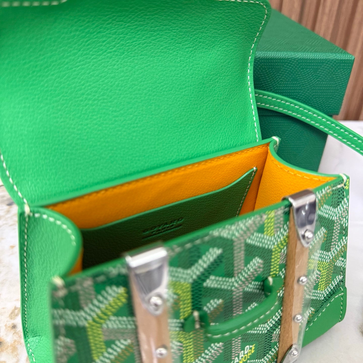 Goyard Saïgon Mini – Verde com Pega em Madeira