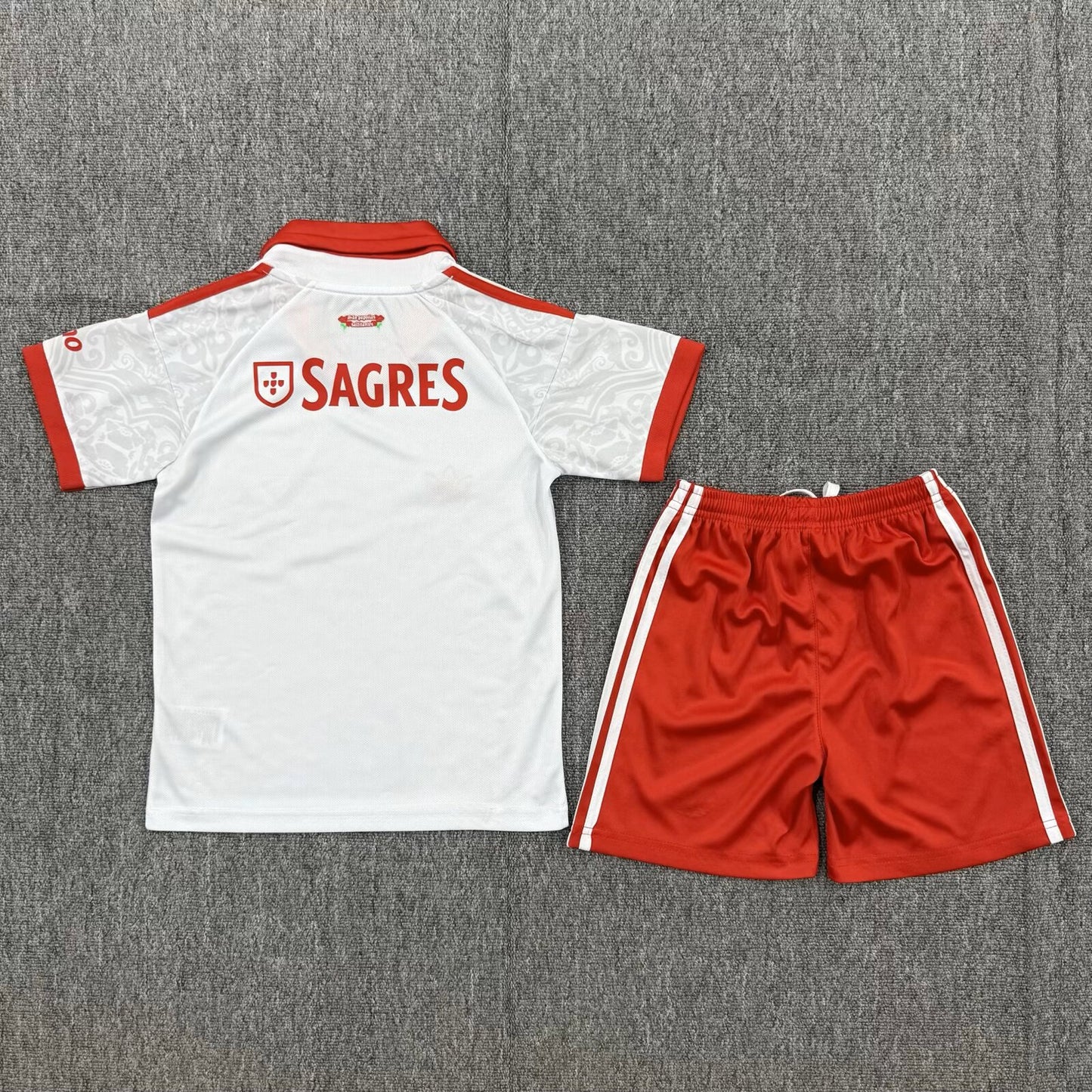 SL Benfica Away 26/27 – Kit Infantil Branco/Vermelho
