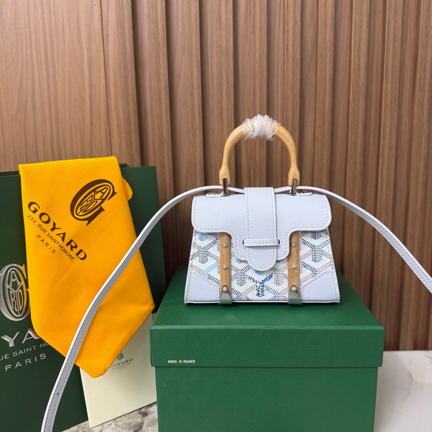 Goyard Saïgon Mini – Branco com Pega em Madeira