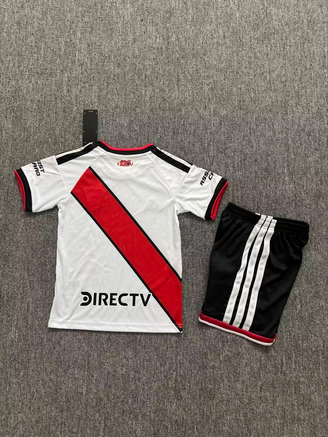 Camiseta de la primera equipación del River Plate 26/27 – Kit infantil