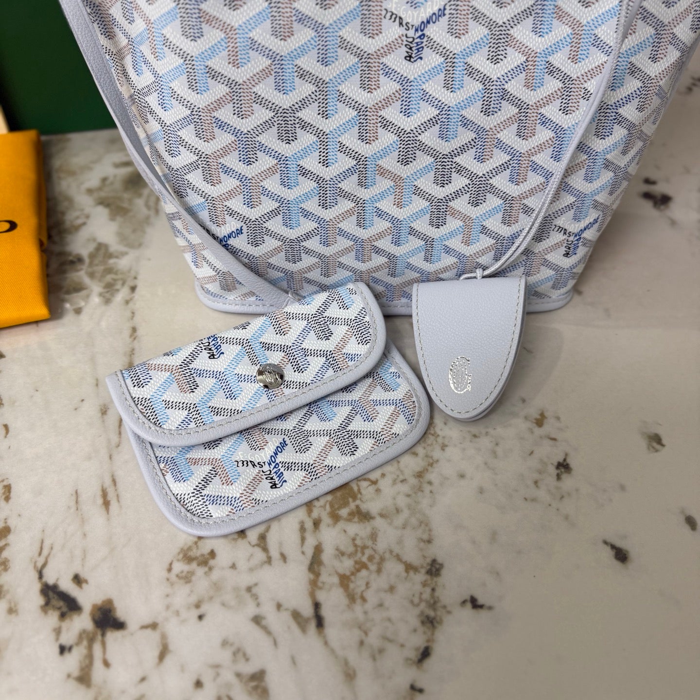 Goyard Anjou Mini – Branco & Azul Pastel