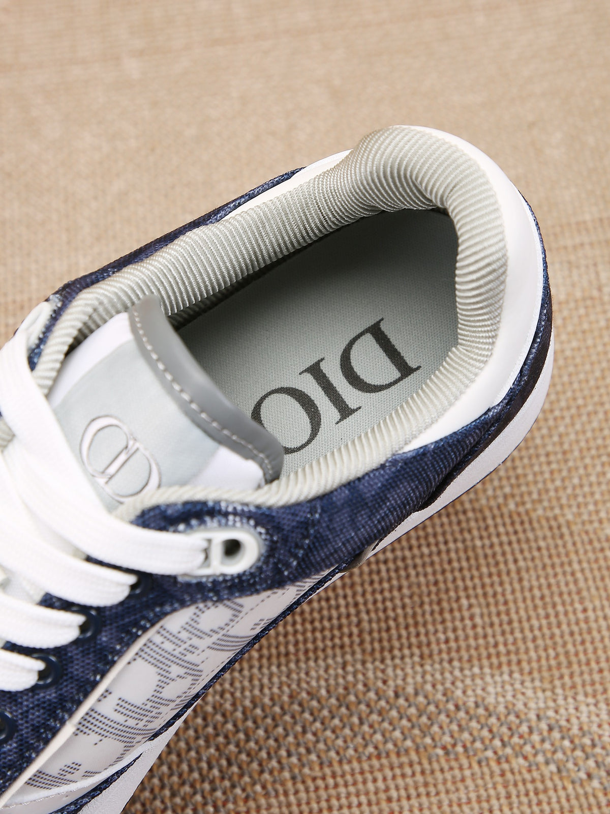 DIOR B27-STYLE OBLIQUE – NAVY / WHITE