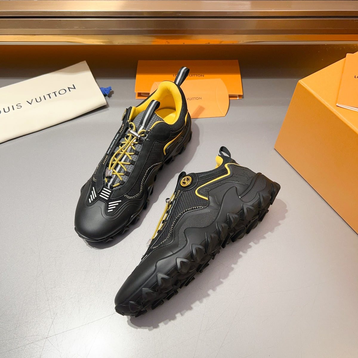 LOUIS VUITTON LV RUNNER TATIC–STYLE – BLACK / YELLOW