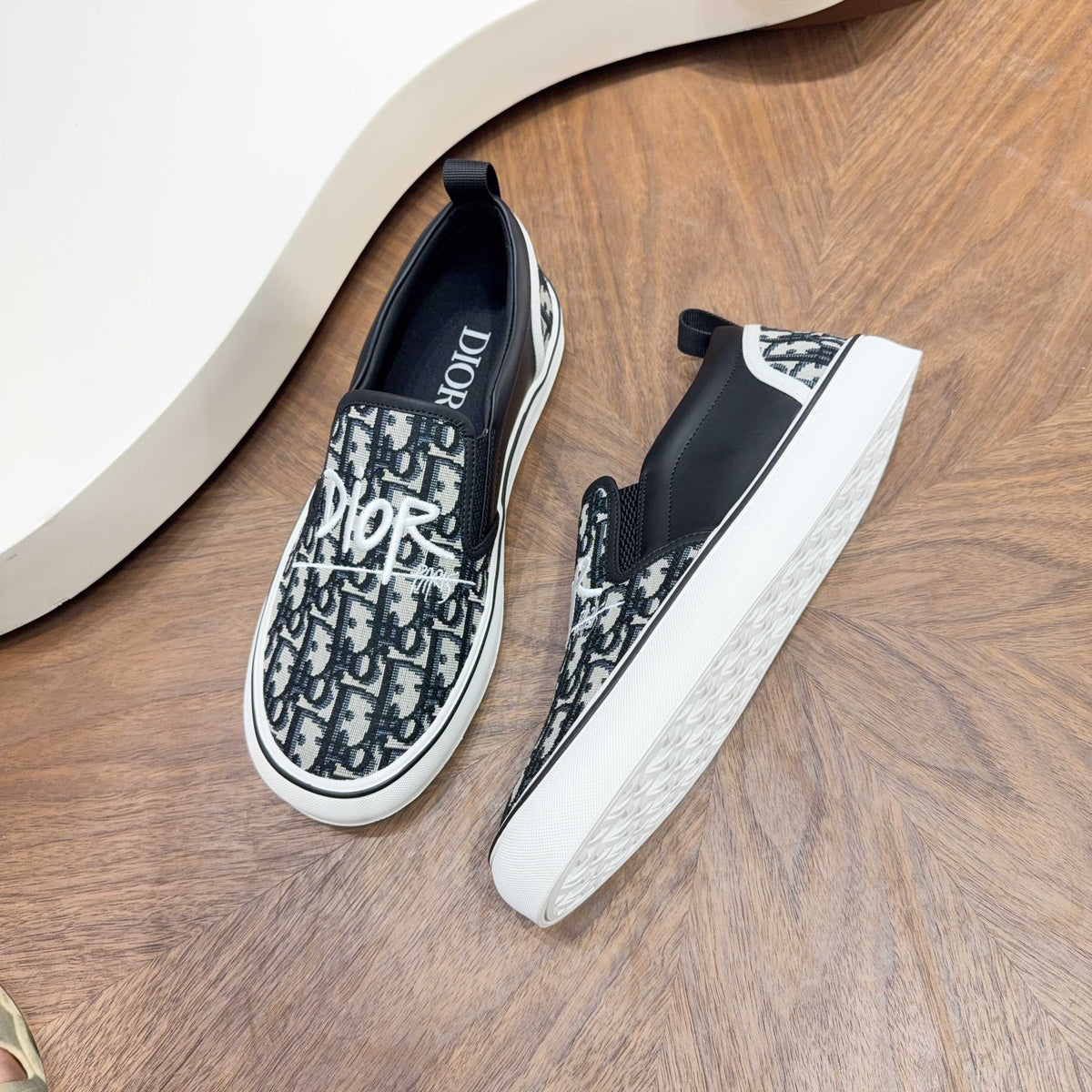 DIOR OBLIQUE SLIP-ON – BLACK / WHITE