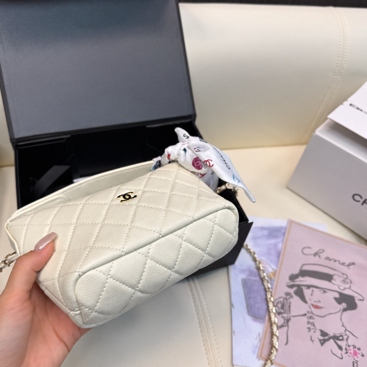 CHANEL SMALL VANITY CASE WITH CHAIN – WHITE