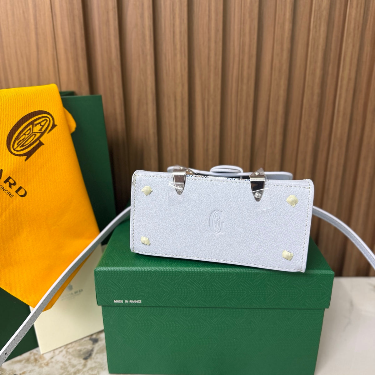 Goyard Saïgon Mini – Branco com Pega em Madeira