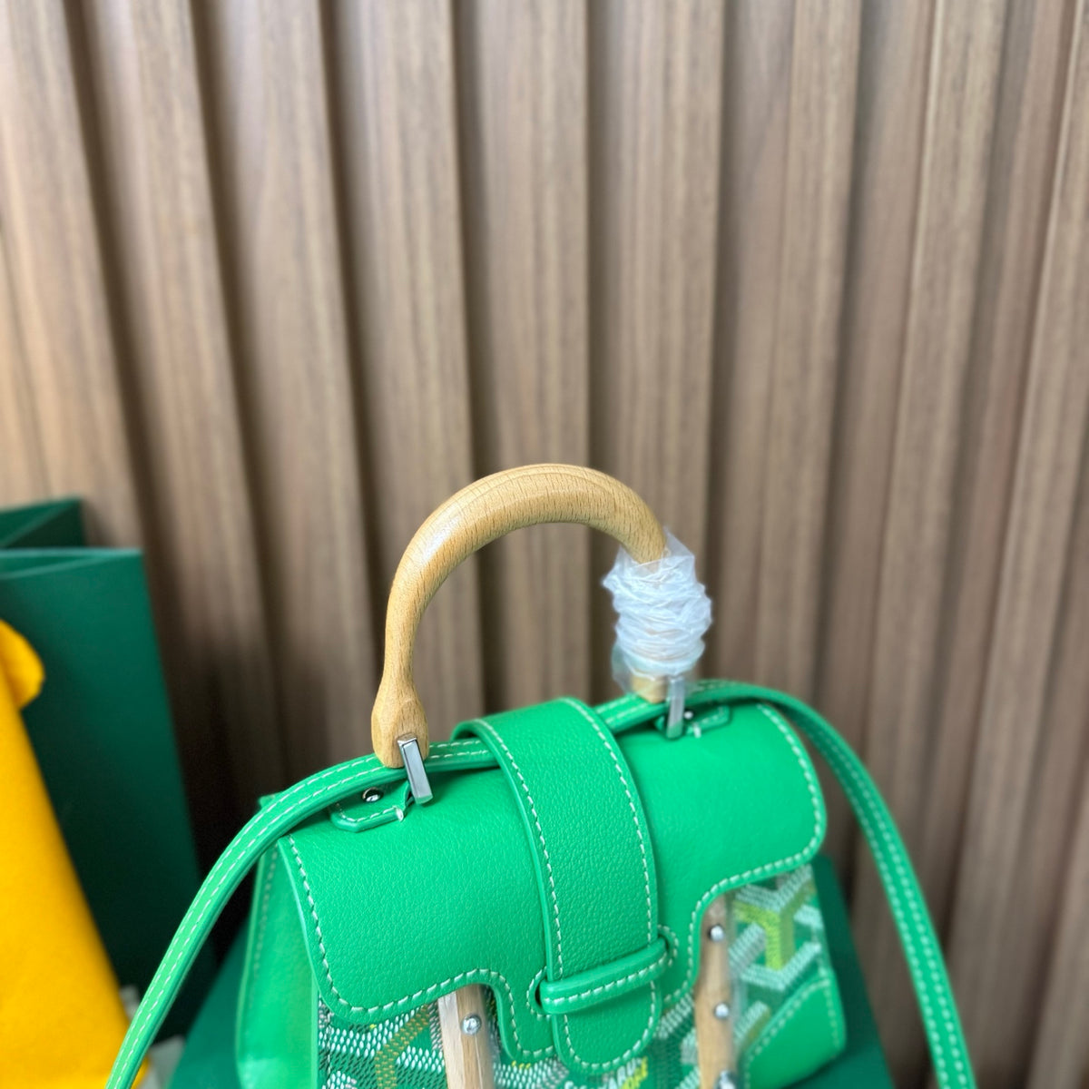 Goyard Saïgon Mini – Verde com Pega em Madeira