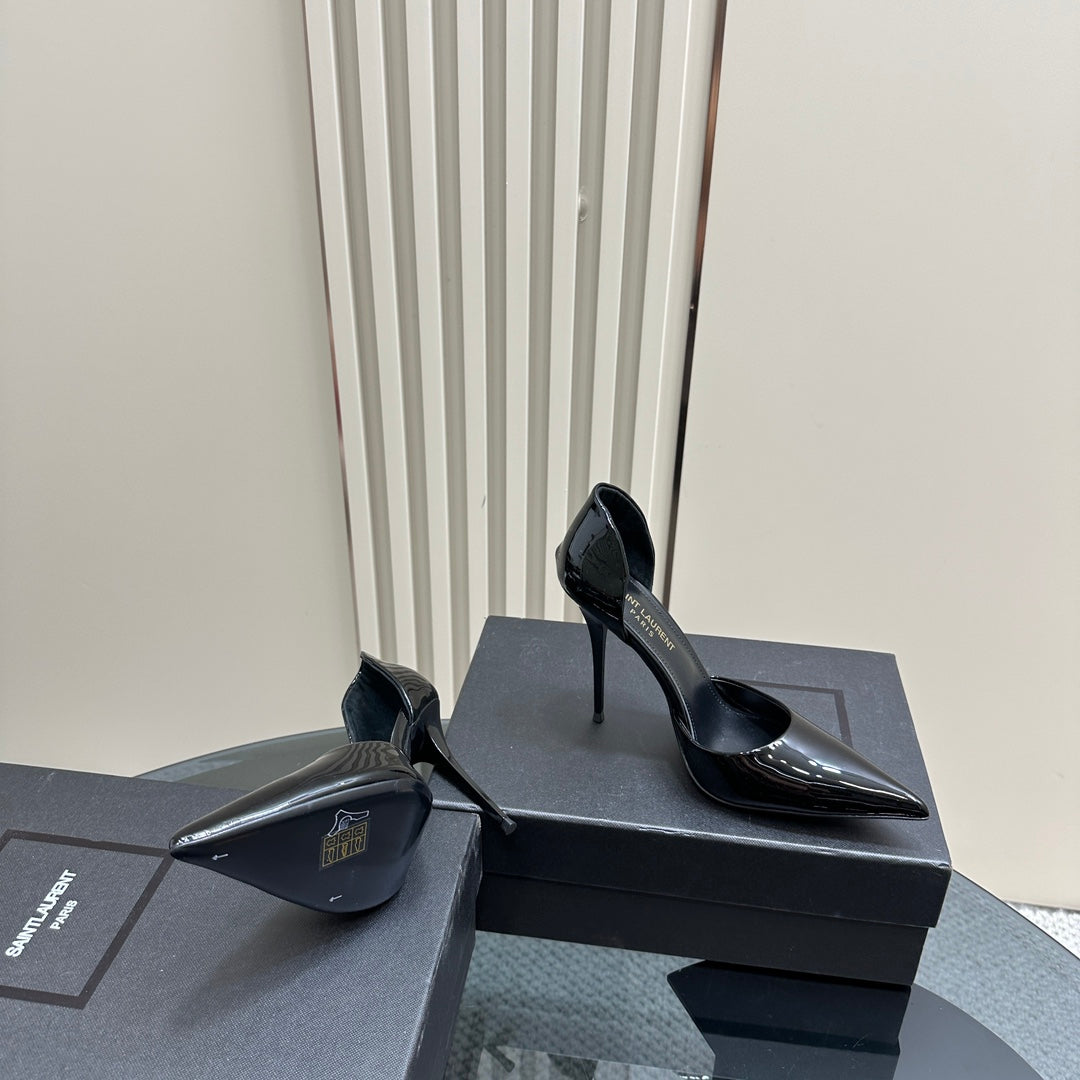 SAINT LAURENT D'ORSAY–STYLE PUMPS – BLACK PATENT