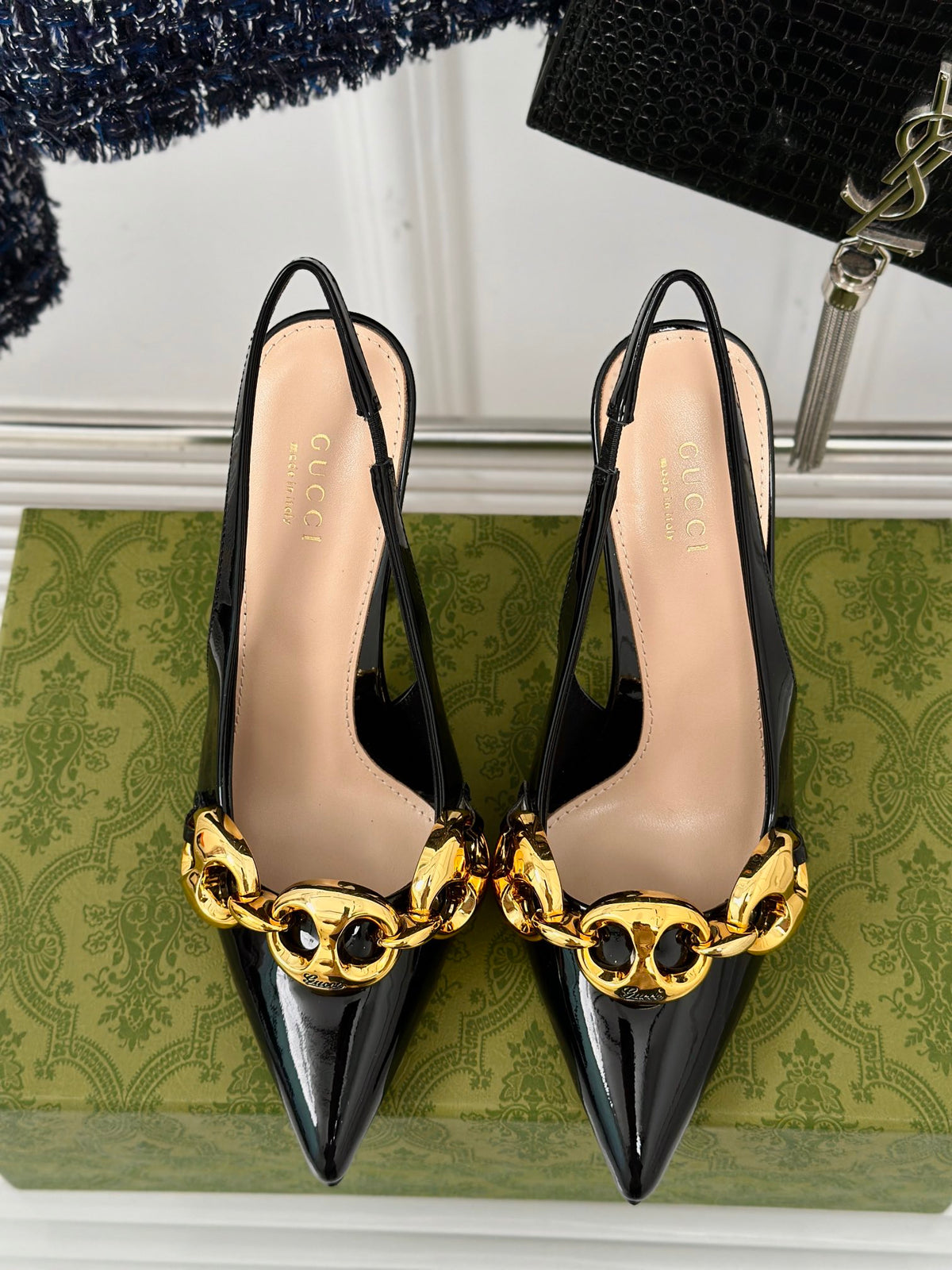 GUCCI SIGNORIA CHAIN SLINGBACK – BLACK / GOLD