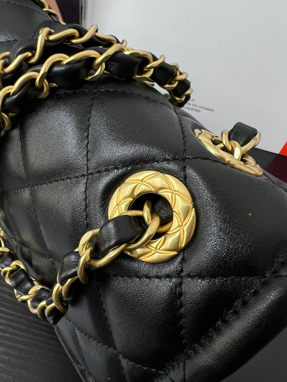 Chanel Classic Flap Small Preta com Ferragens Douradas