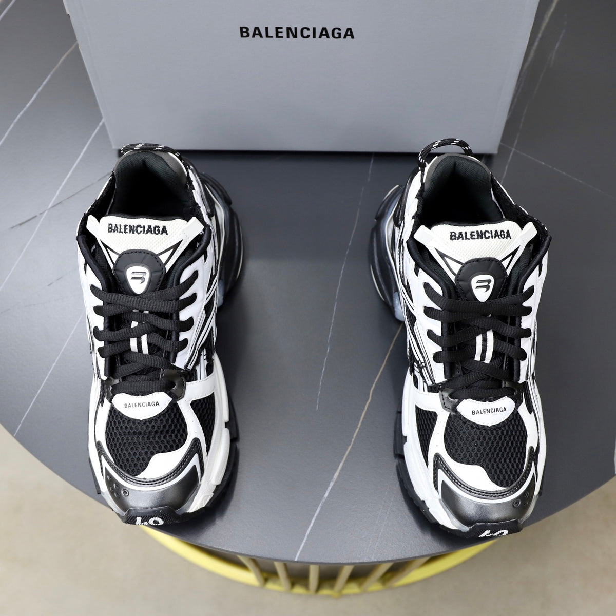 BALENCIAGA CIRCUIT – BLACK / WHITE