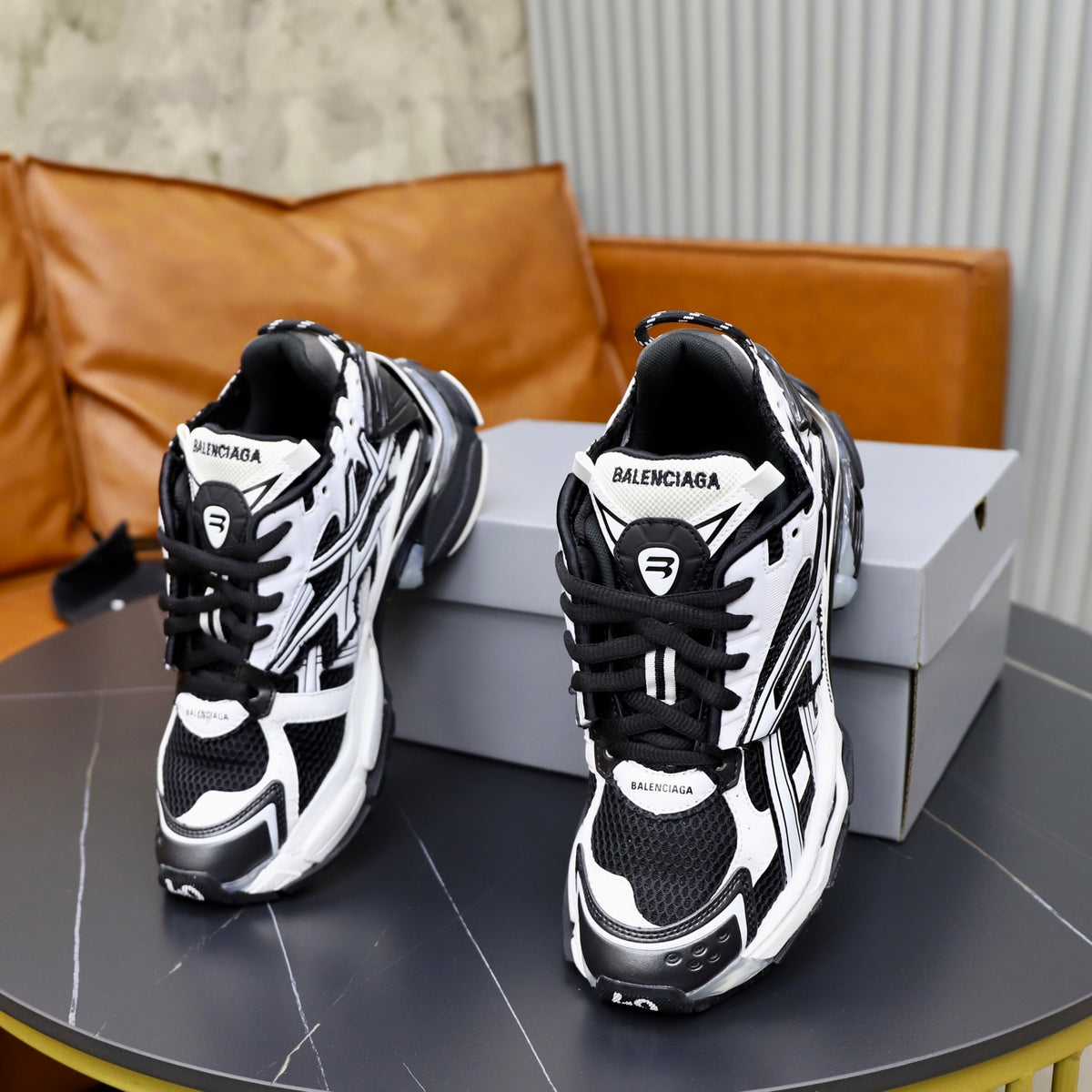 BALENCIAGA CIRCUIT – BLACK / WHITE