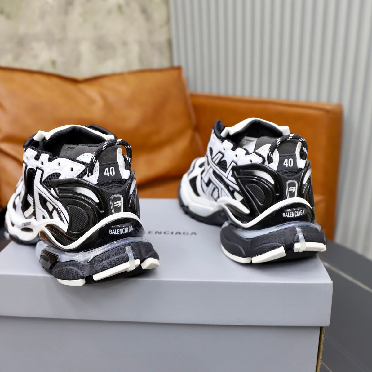 BALENCIAGA CIRCUIT – BLACK / WHITE