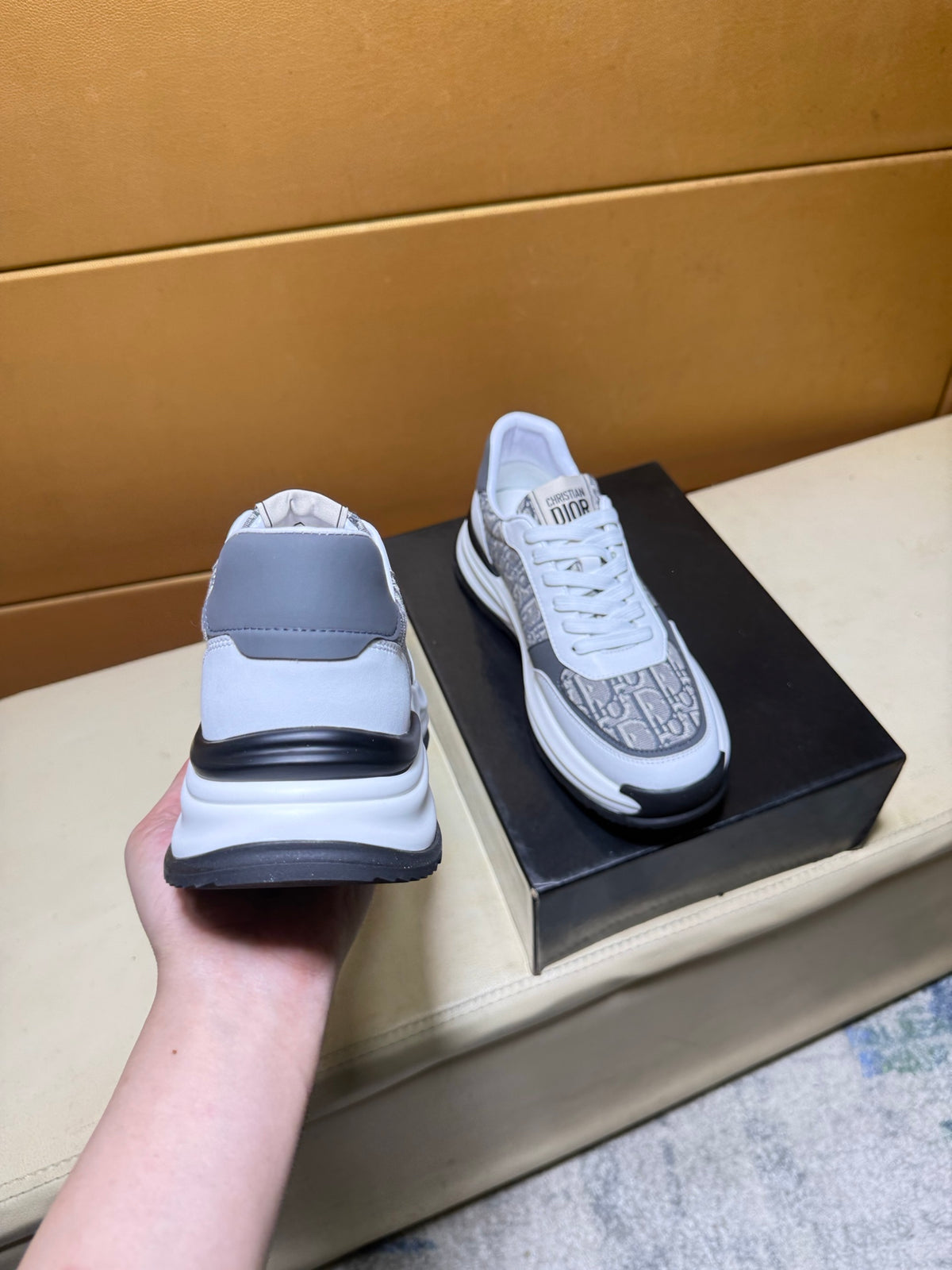 DIOR B57-STYLE OBLIQUE RUNNER – GREY / WHITE
