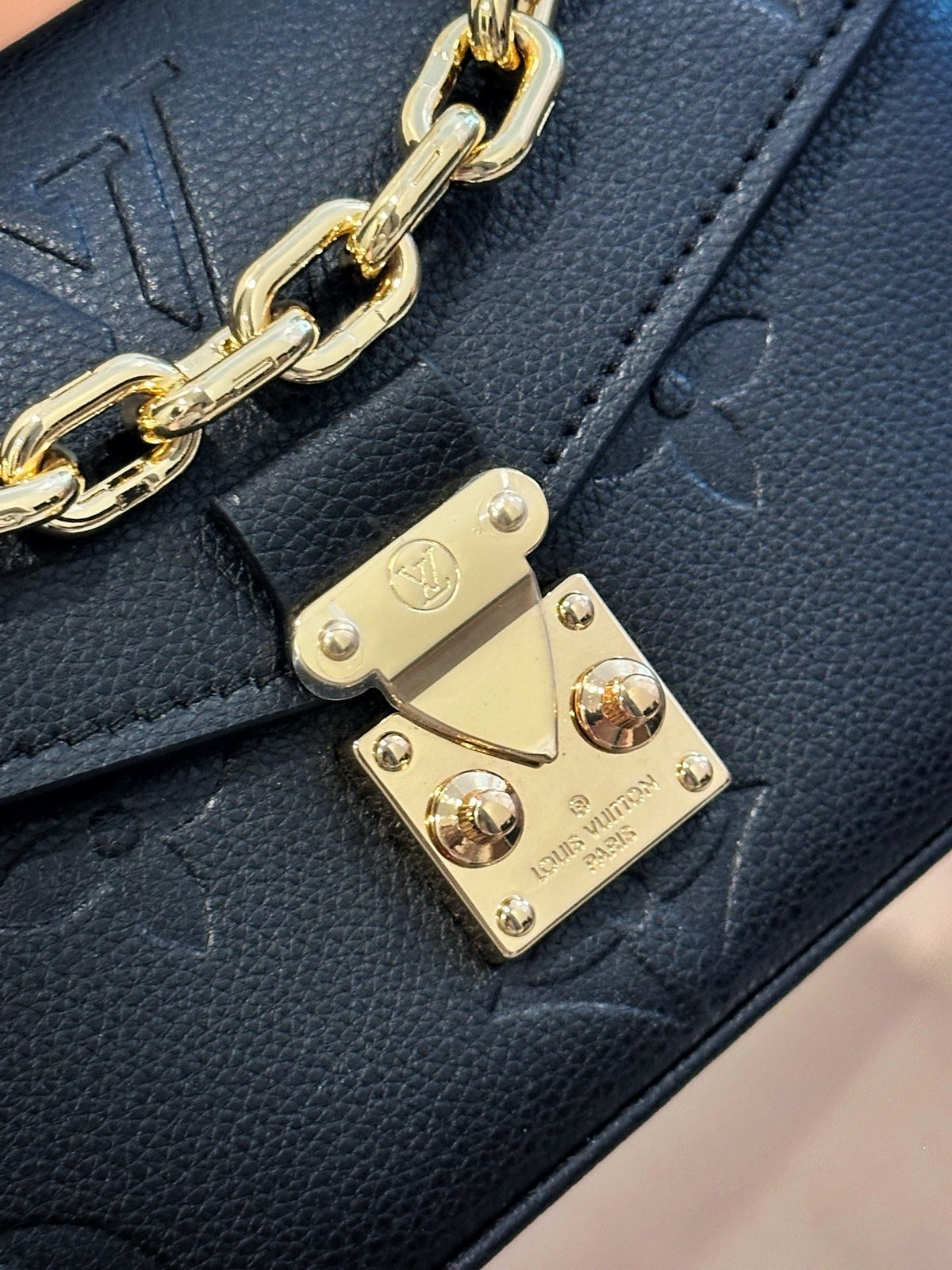 Louis Vuitton Pochette Métis East-West
