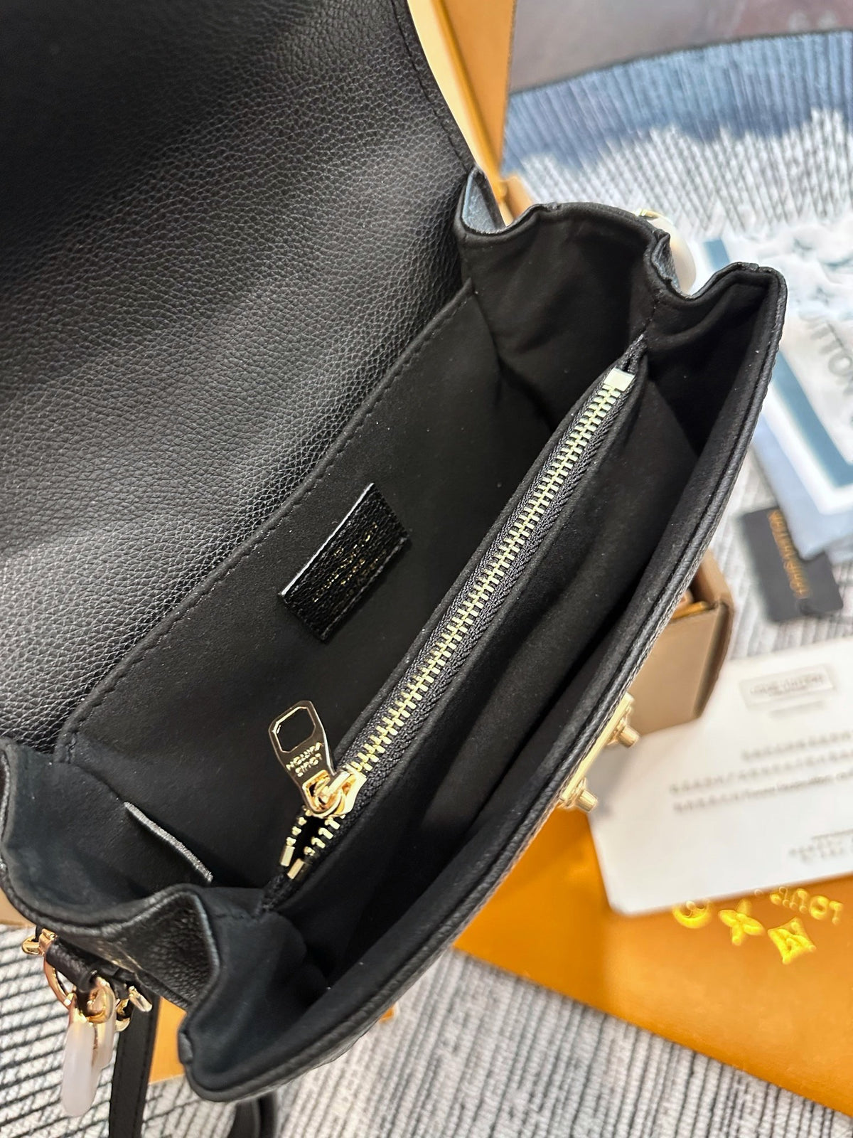 Louis Vuitton Pochette Métis East-West