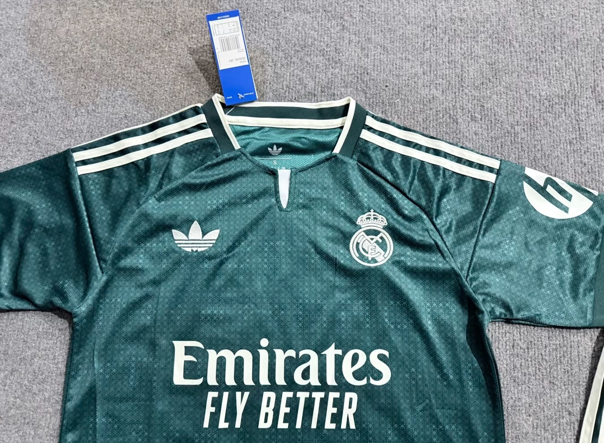 Camiseta de fútbol visitante infantil del Real Madrid 26/27
