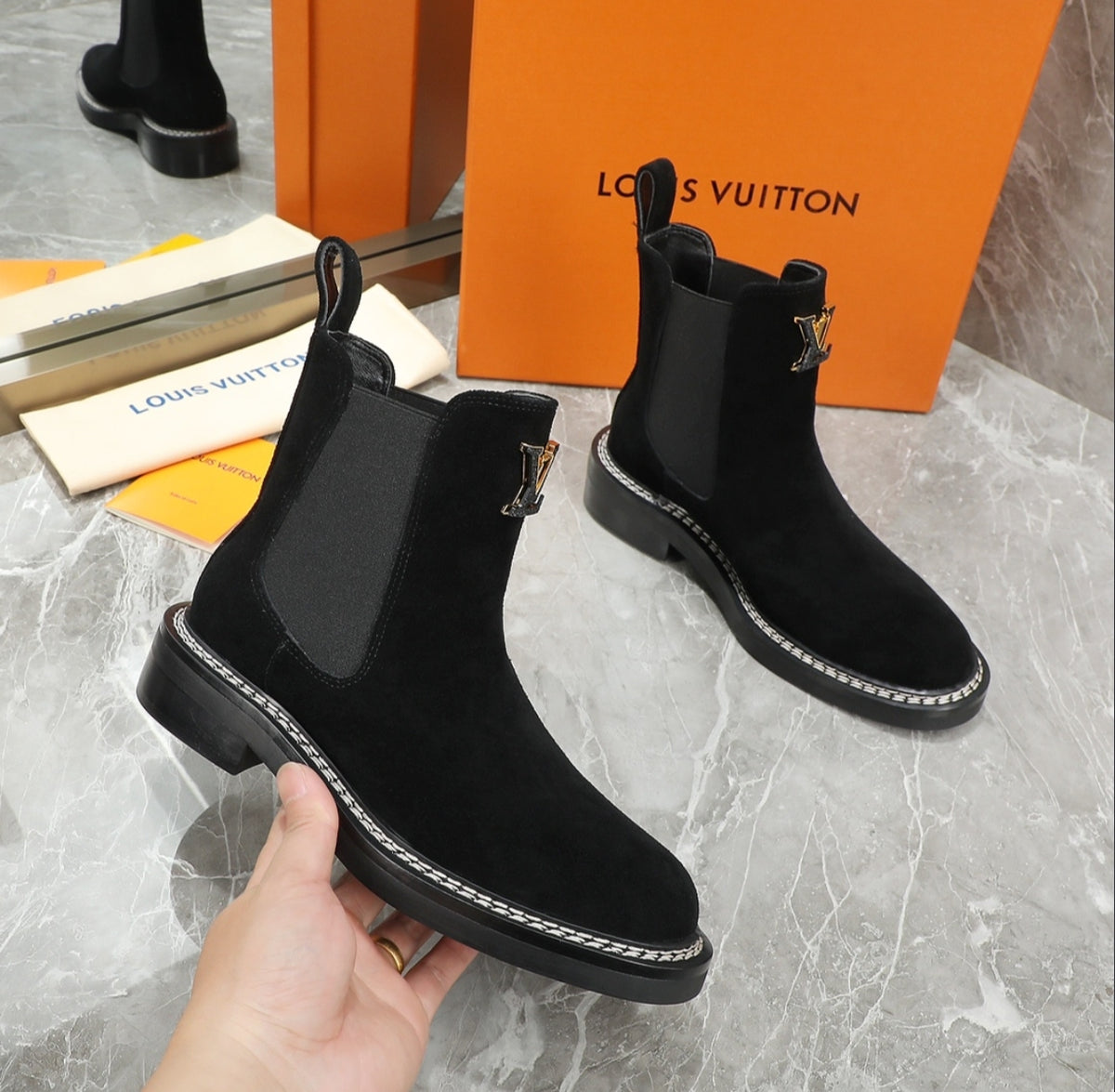 LOUIS VUITTON LV CHELSEA BOOTS – BLACK