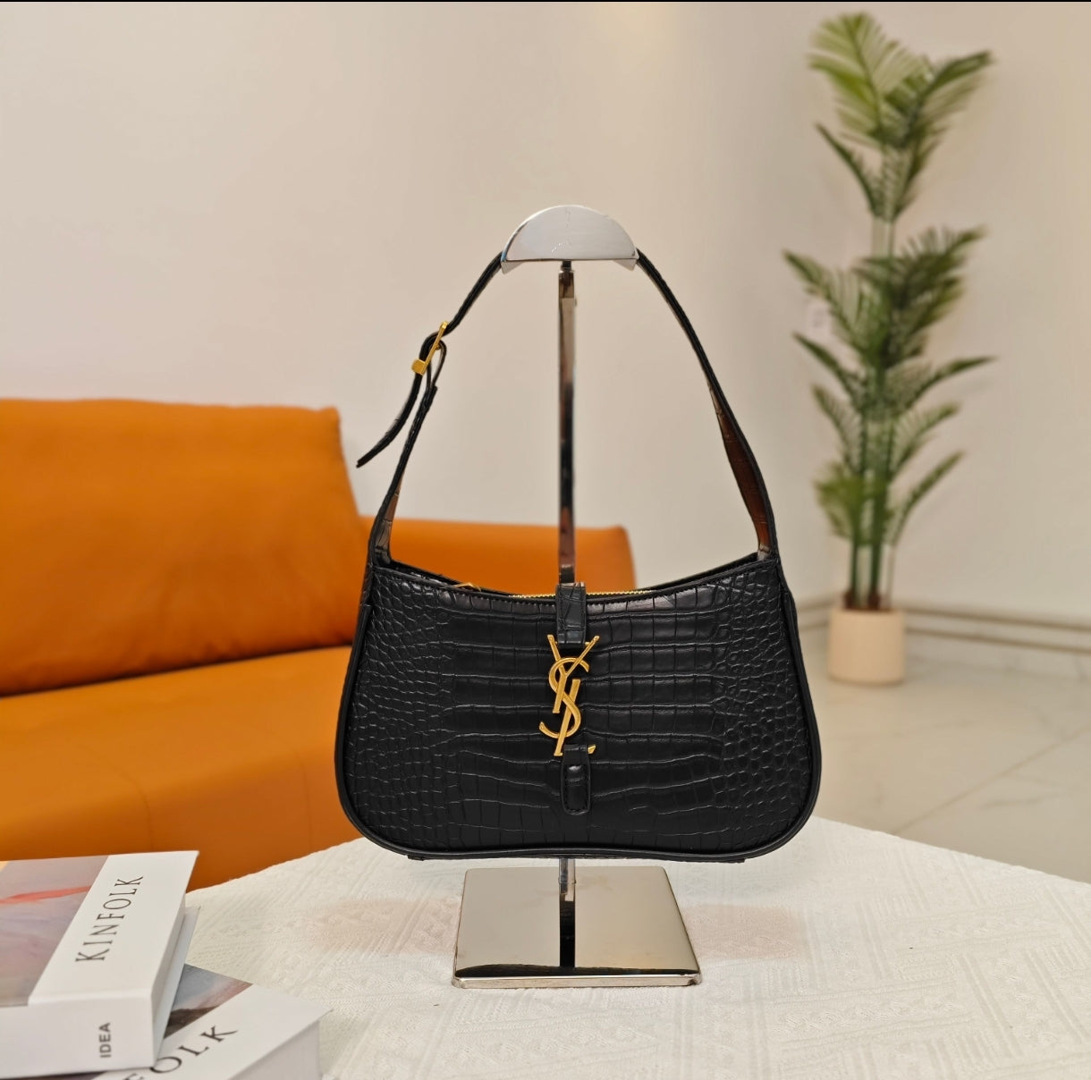 Saint Laurent Le 5 à 7 Hobo