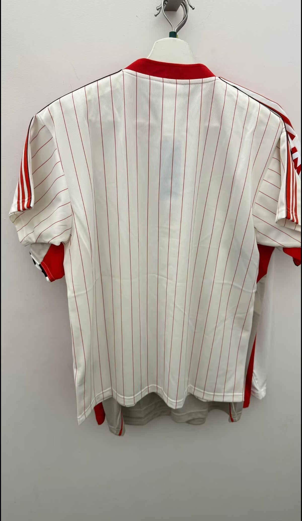 SL Benfica Adidas Originals Retro – Branca/Vermelha