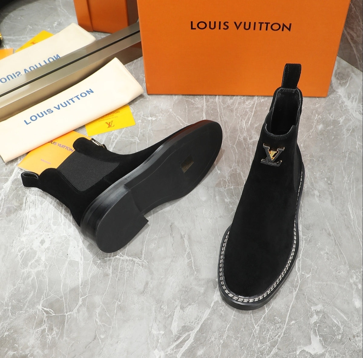 LOUIS VUITTON LV CHELSEA BOOTS – BLACK