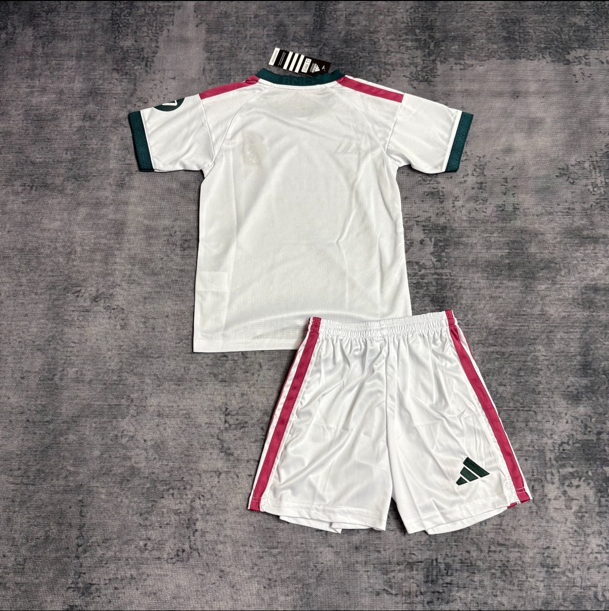 Camiseta de fútbol local infantil del Real Madrid 26/27