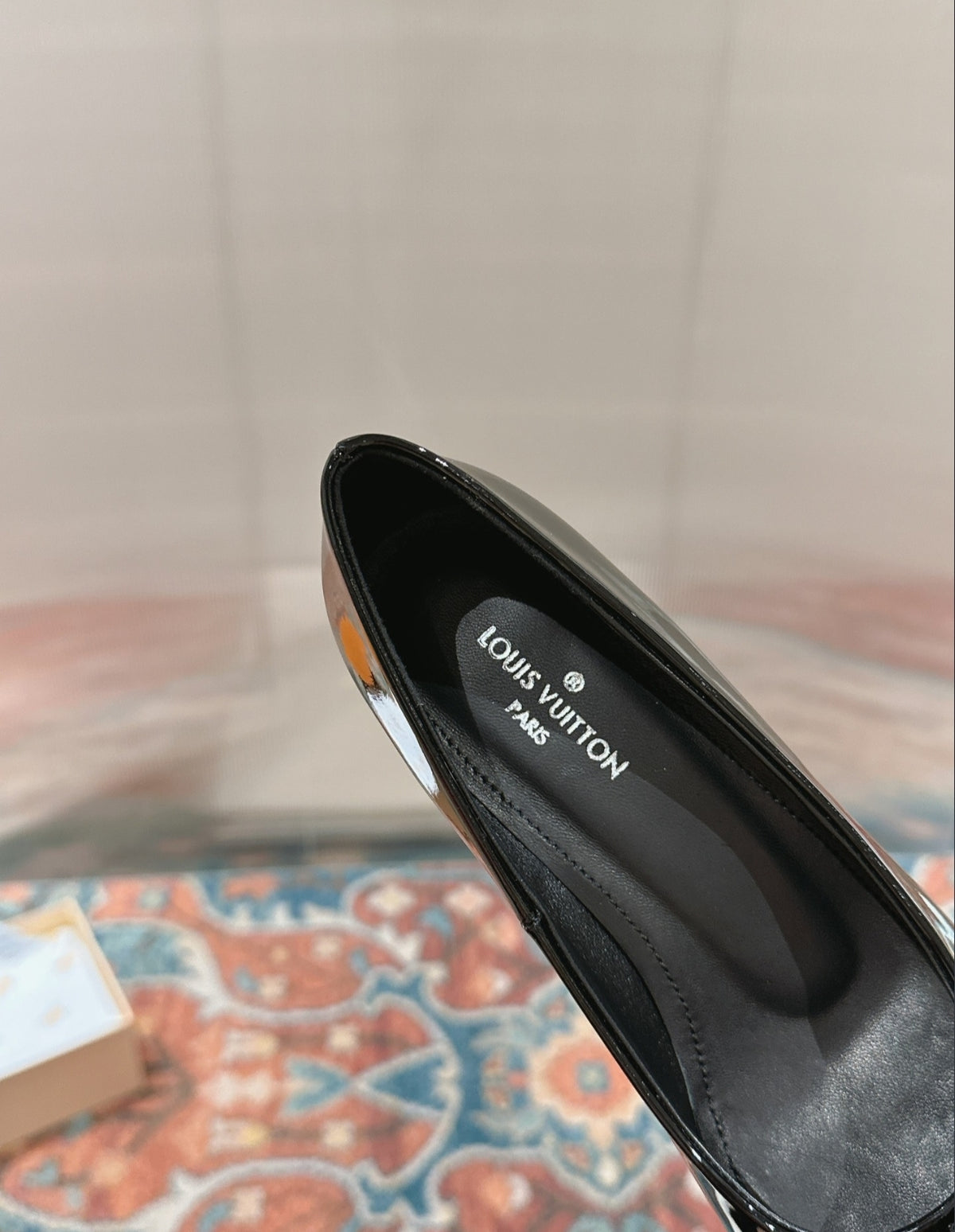 LOUIS VUITTON MALLETAGE PATENT PUMPS – BLACK