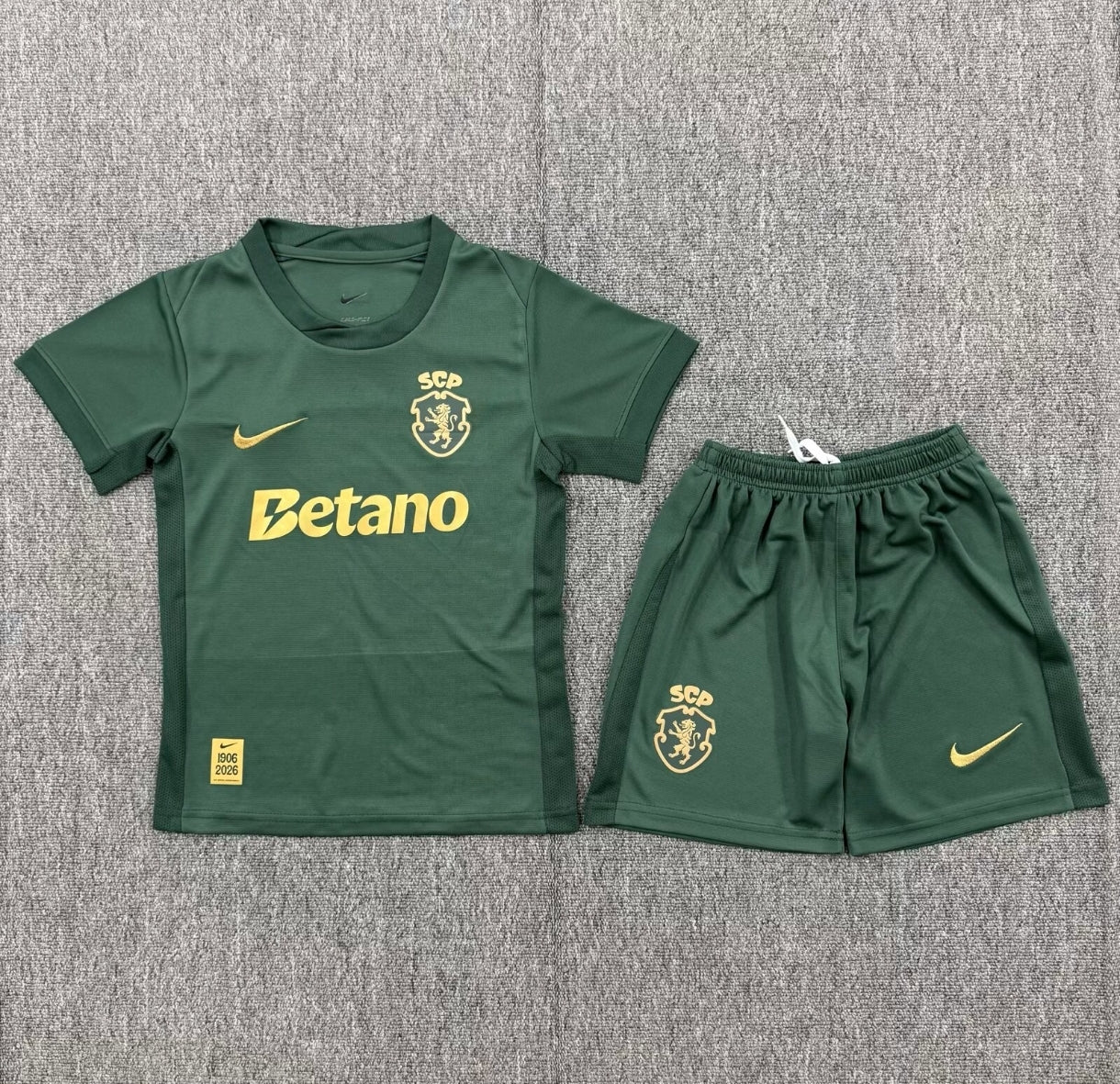 Sporting CP 26/27 – 120 Años Verde/Oro – Kit Niño