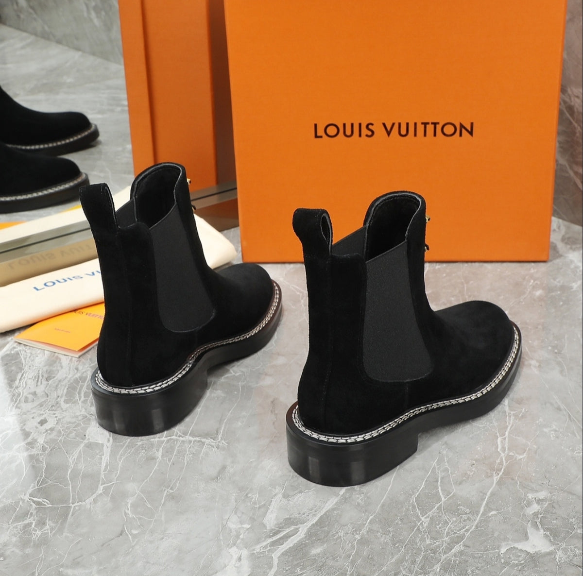 LOUIS VUITTON LV CHELSEA BOOTS – BLACK