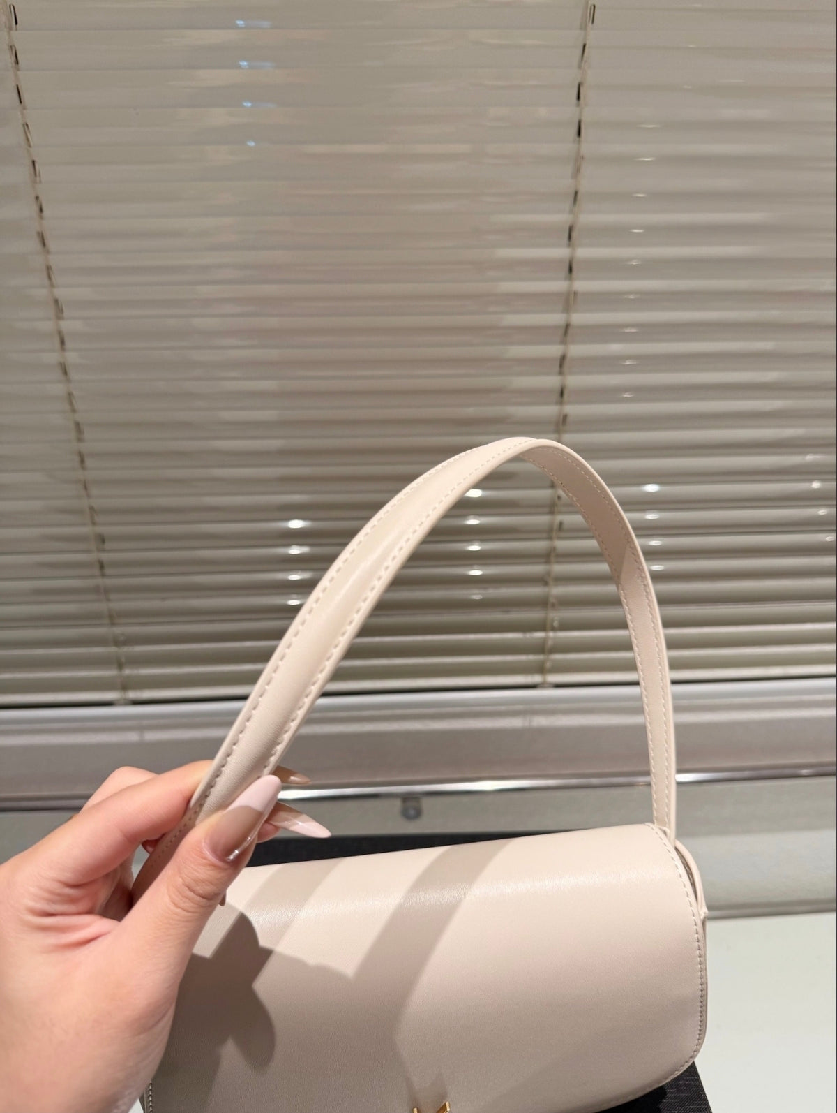 SAINT LAURENT LE 5 À 7 – CREAM / GOLD
