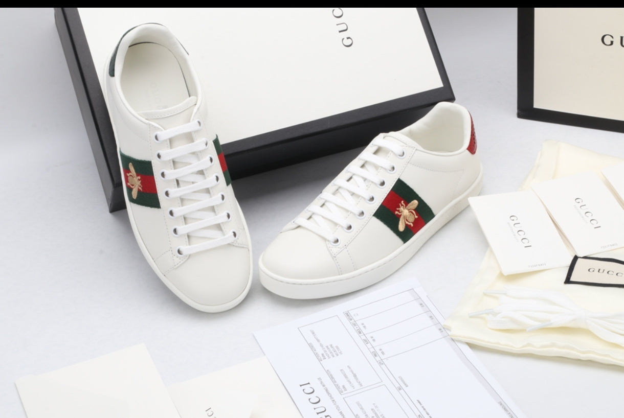 Gucci Ace Sneaker com Abelha Bordada