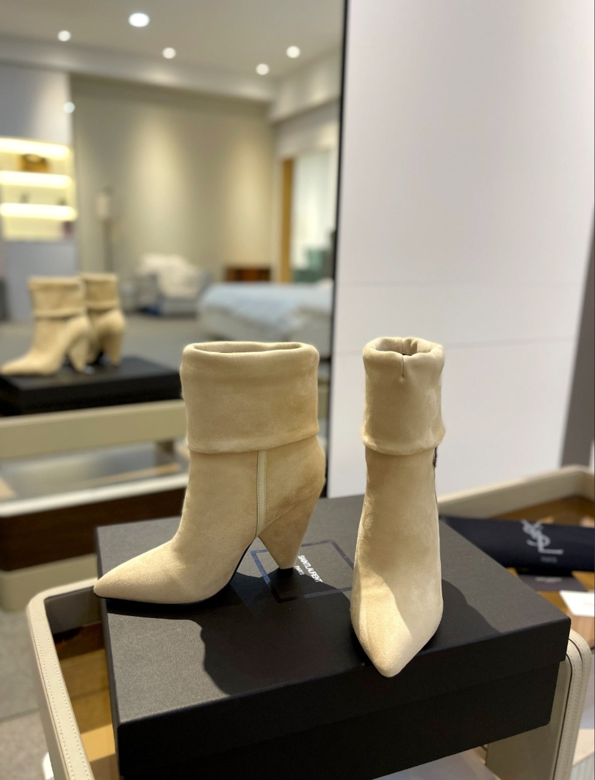 SAINT LAURENT NIKI SUEDE ANKLE BOOTS – BEIGE / CREAM