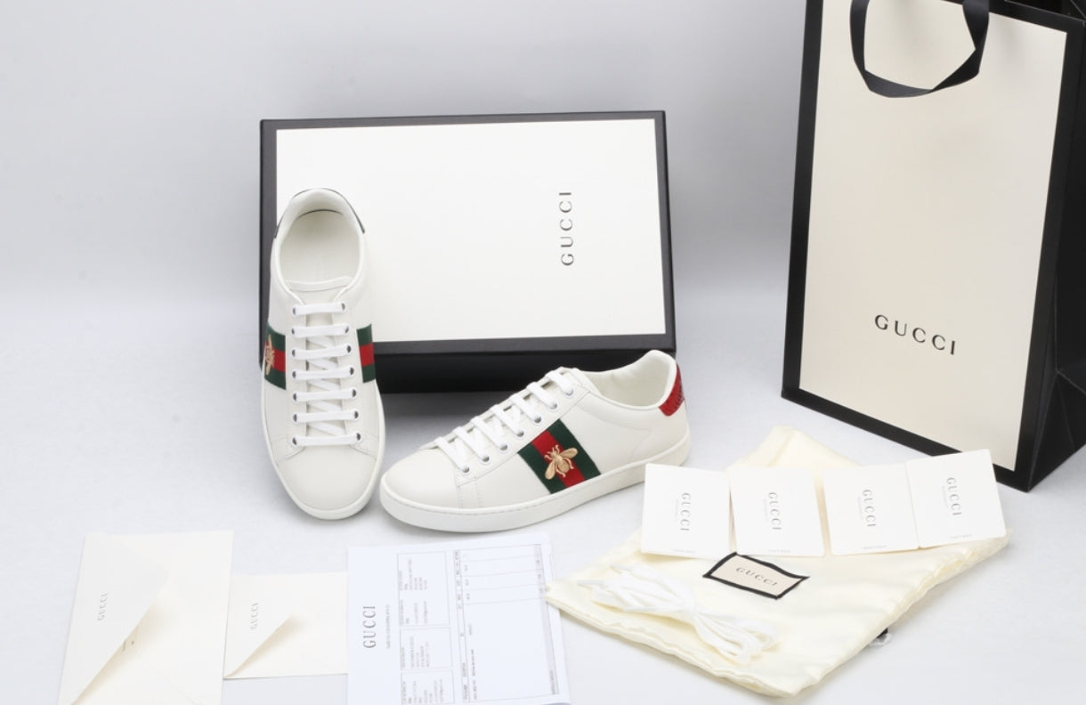 Gucci Ace Sneaker com Abelha Bordada