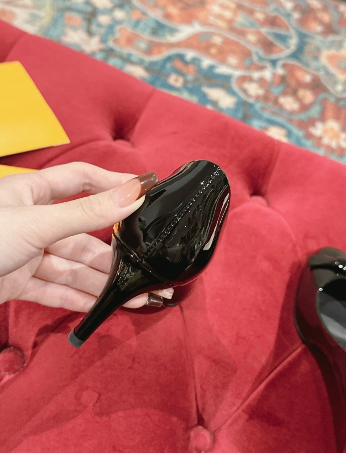 LOUIS VUITTON MALLETAGE PATENT PUMPS – BLACK