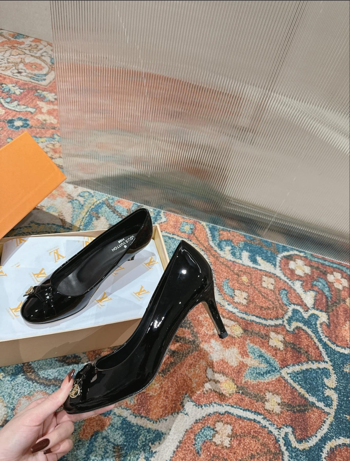 LOUIS VUITTON MALLETAGE PATENT PUMPS – BLACK