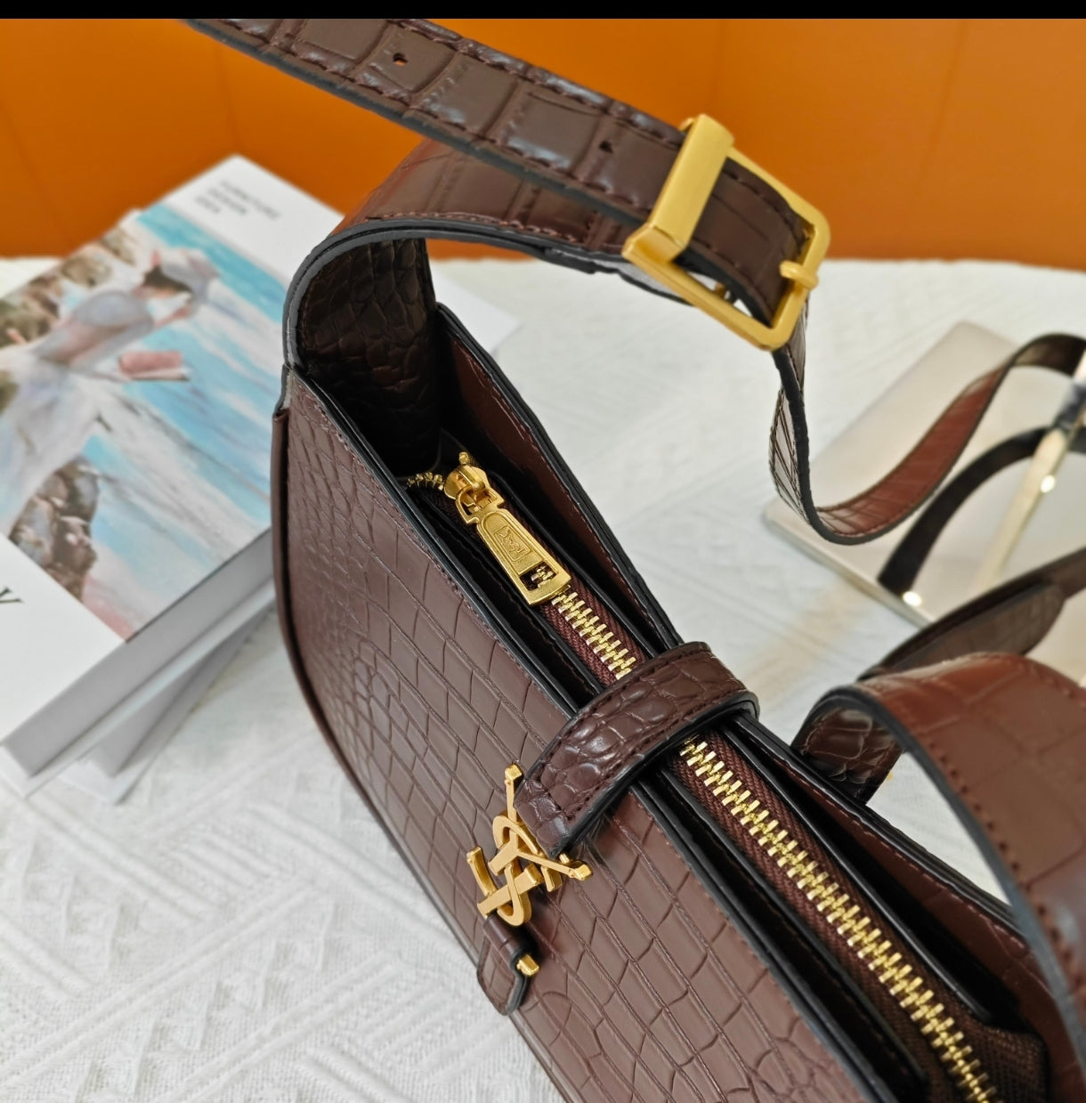 Saint Laurent Le 5 à 7 Hobo