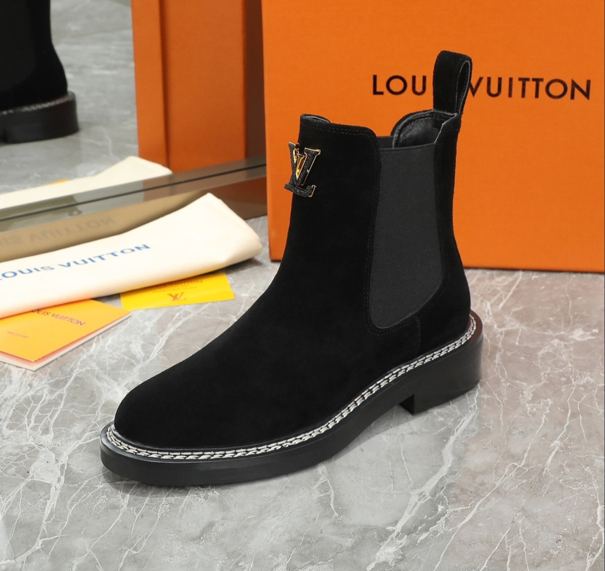 LOUIS VUITTON LV CHELSEA BOOTS – BLACK
