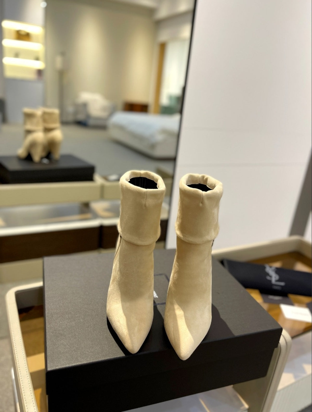 SAINT LAURENT NIKI SUEDE ANKLE BOOTS – BEIGE / CREAM