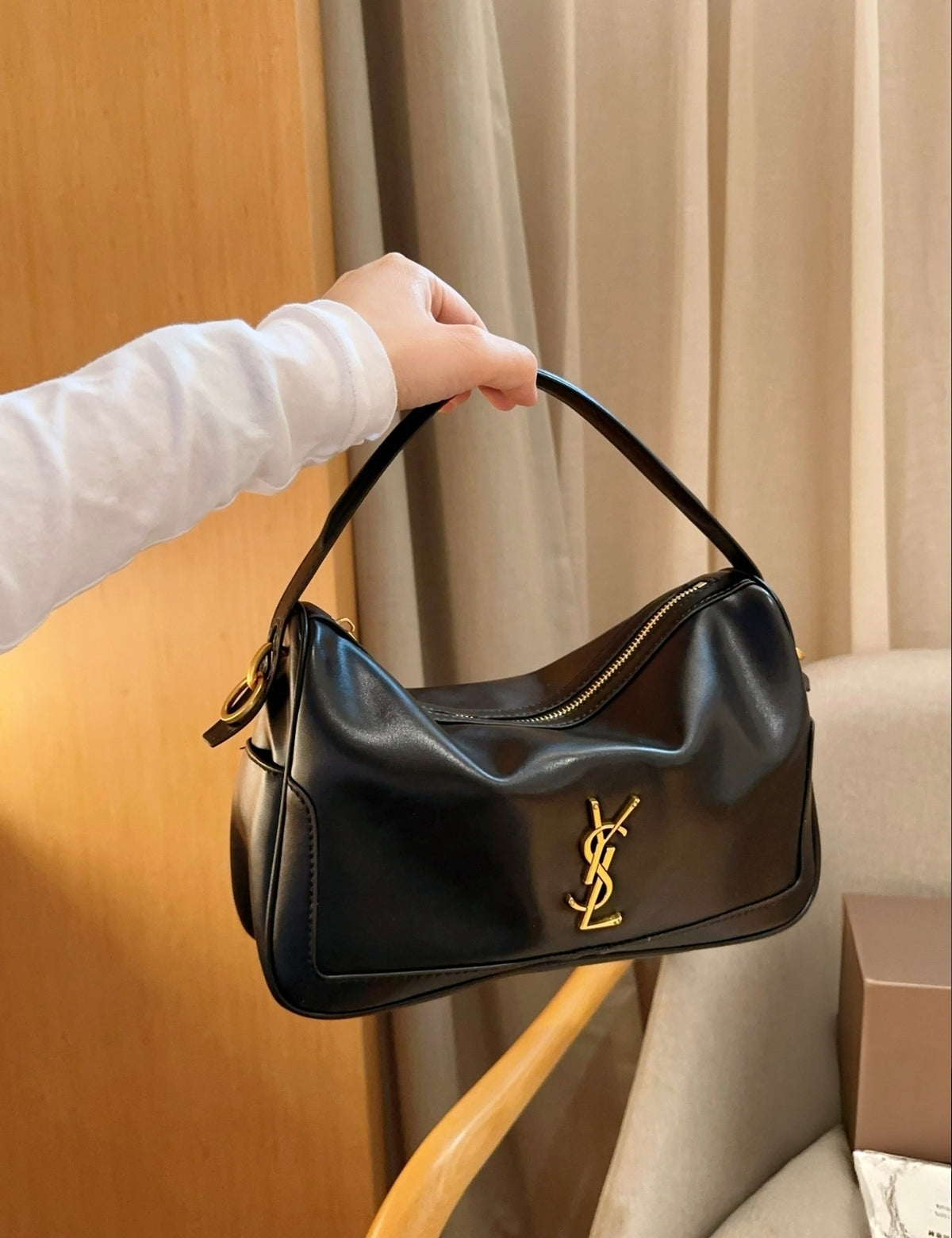 SAINT LAURENT LE 5 À 7–STYLE HOBO – WHITE