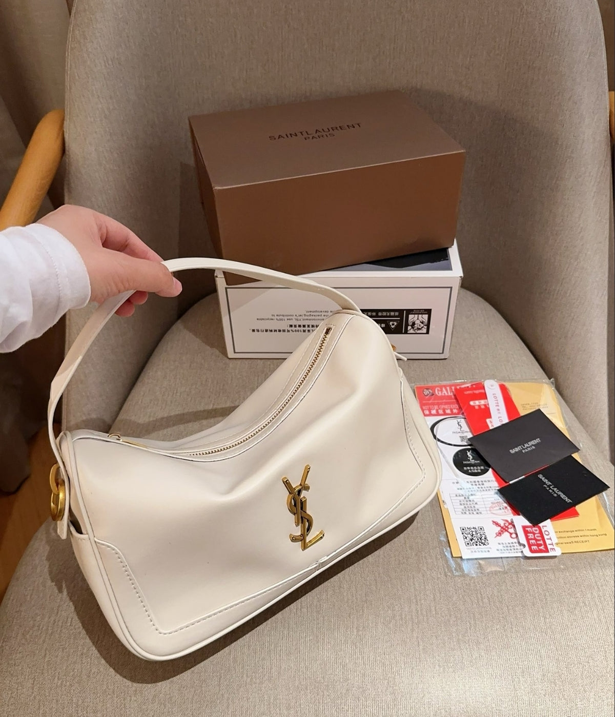 SAINT LAURENT LE 5 À 7–STYLE HOBO – WHITE