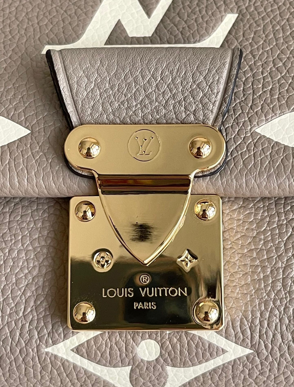 Louis Vuitton Pochette Métis East West