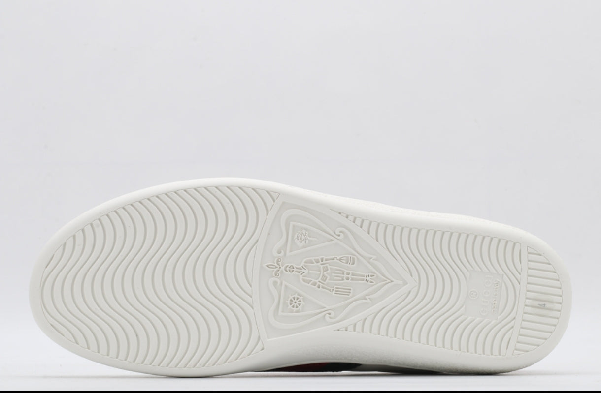 Gucci Ace Sneaker com Abelha Bordada