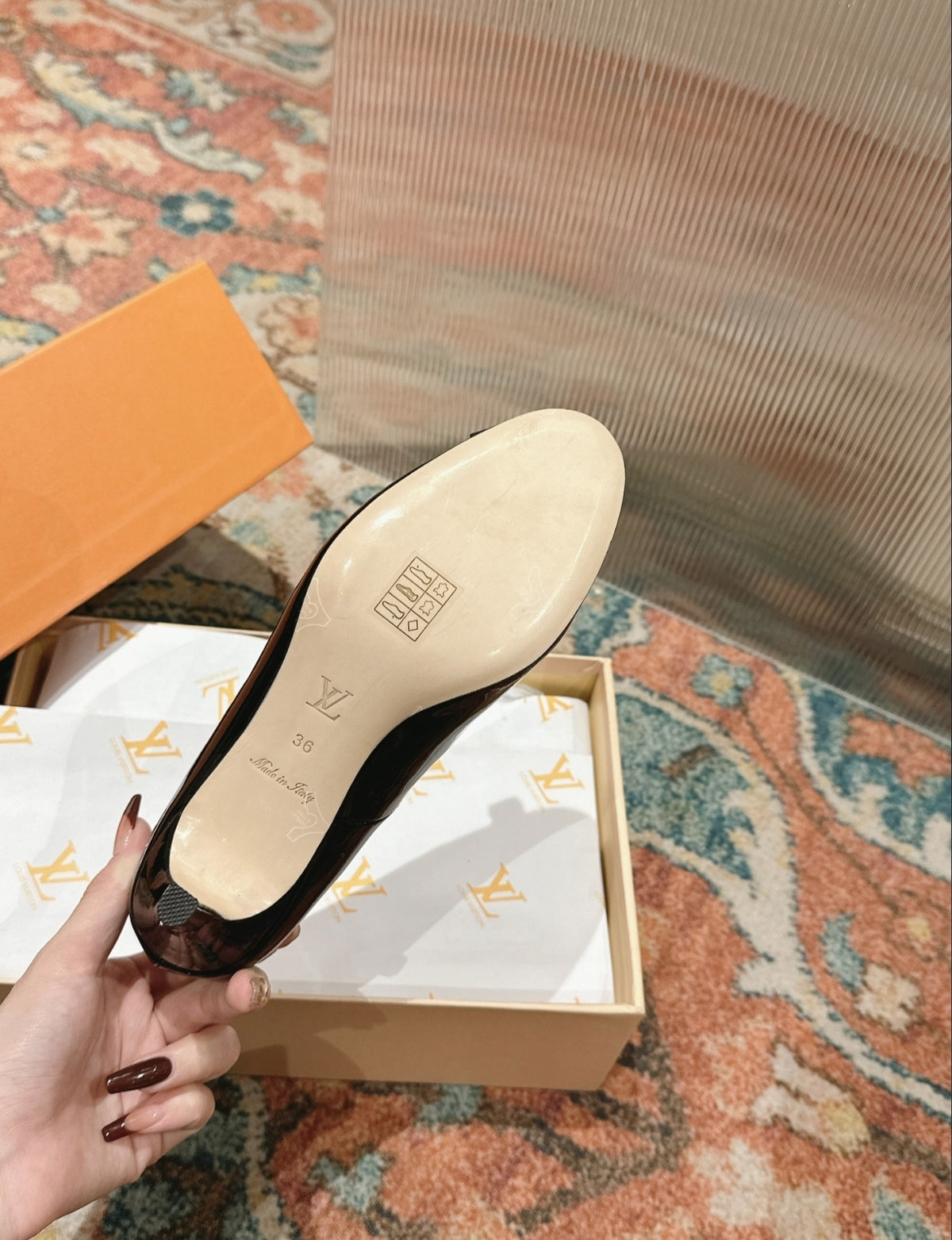 LOUIS VUITTON MALLETAGE PATENT PUMPS – BLACK